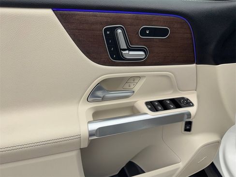 Used 2023 Mercedes-Benz EQB 350 4MATIC SUV w/ Exclusive Package image 38