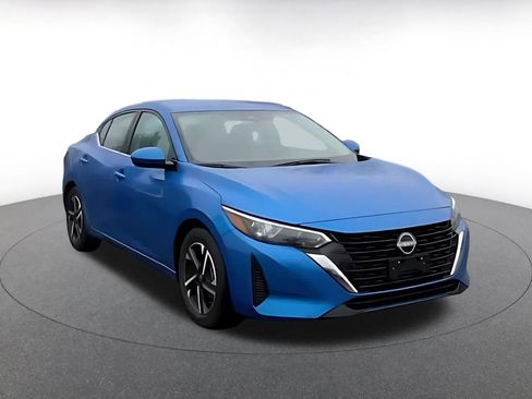 Used 2025 Nissan Sentra SV image 3