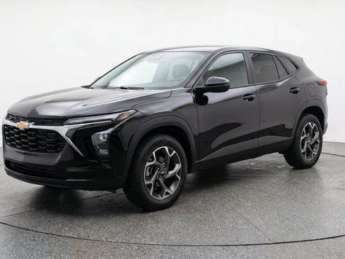 Used 2025 Chevrolet Trax LT FWD image 3