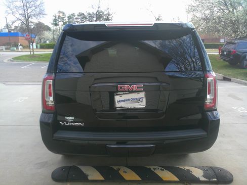 Used 2018 GMC Yukon SLT image 10