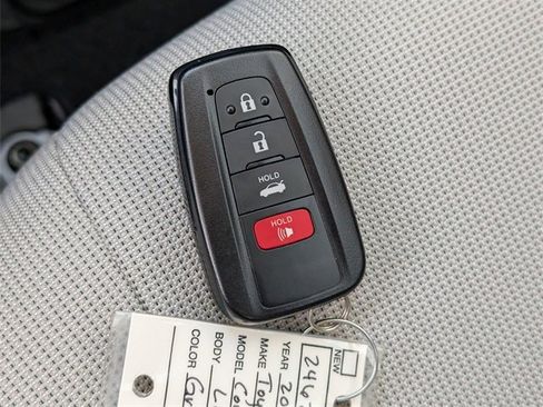 Used 2022 Toyota Corolla LE image 30