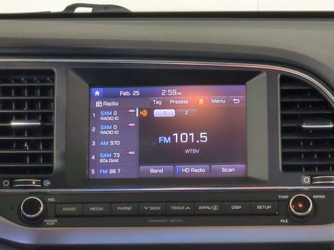 Used 2017 Hyundai Elantra SE image 18