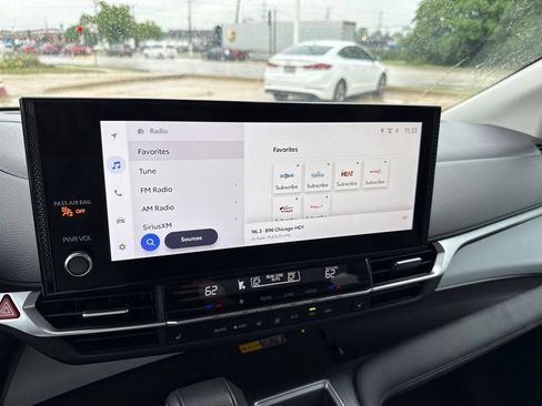 Used 2025 Toyota Sienna XLE FWD image 20