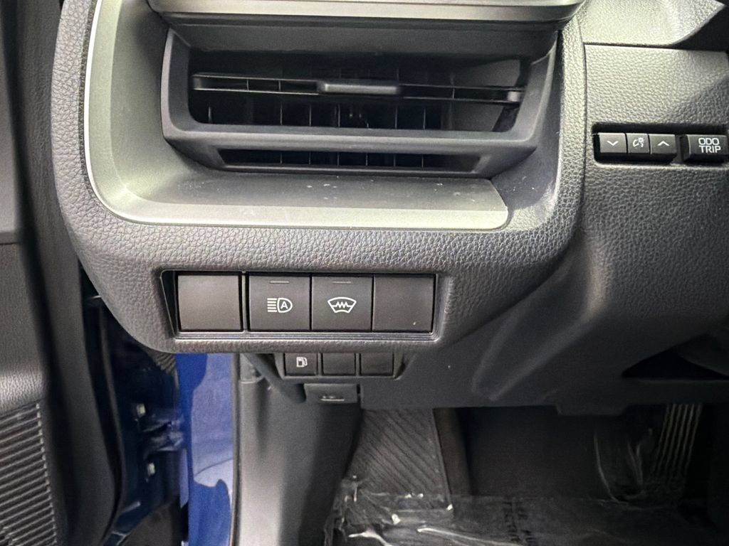 Used 2024 Toyota Prius LE FWD image 29