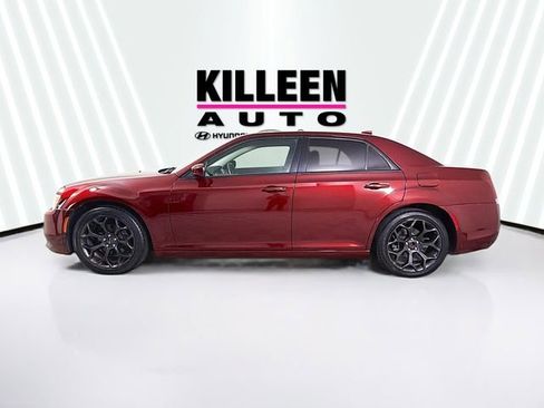 Used 2019 Chrysler 300 Touring w/ Sport Appearance Package RWD image 4