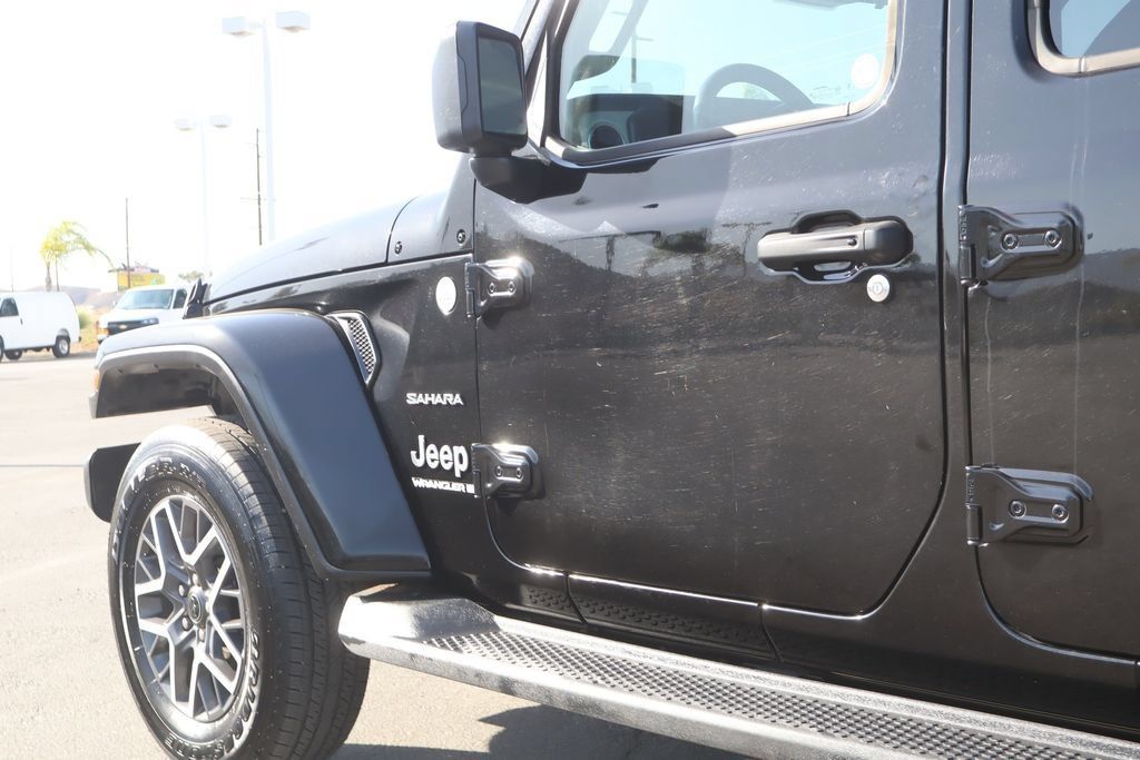 Used 2024 Jeep Wrangler Unlimited Sahara AWD/4WD image 17