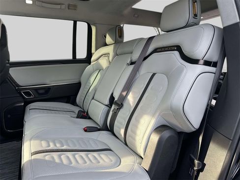 Used 2023 Rivian R1S Adventure image 15