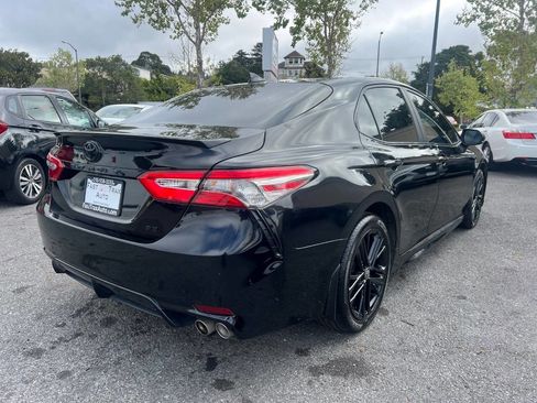 Used 2019 Toyota Camry SE image 4