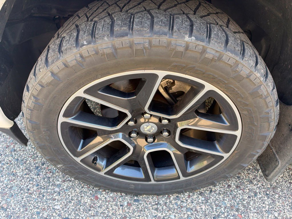 Used 2019 RAM 1500 Laramie AWD/4WD image 18