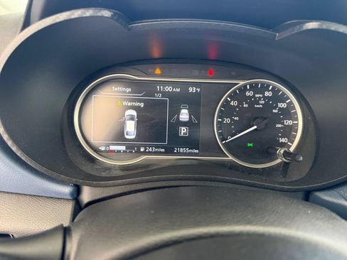 Used 2025 Nissan Versa SV FWD image 38