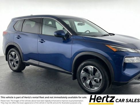 Used 2025 Nissan Rogue SV image 1