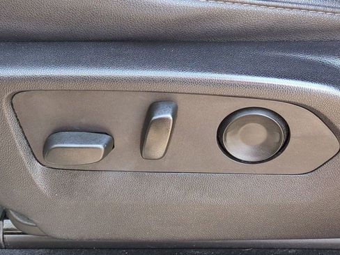 Used 2022 Chevrolet Suburban LT image 18