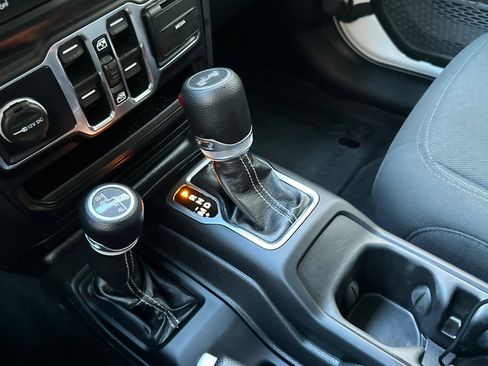 Used 2022 Jeep Wrangler Unlimited Sahara image 19