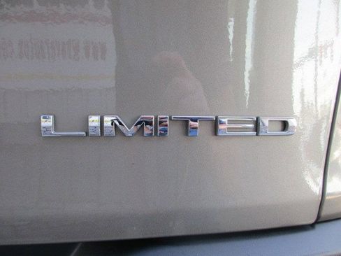Used 2016 Jeep Cherokee Limited w/ Luxury Group AWD/4WD image 10