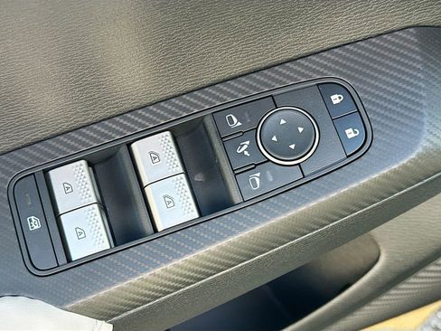 New 2026 Mitsubishi Outlander SE image 18