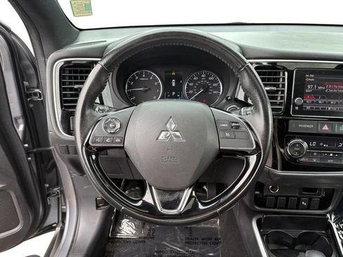Used 2018 Mitsubishi Outlander SE FWD image 15