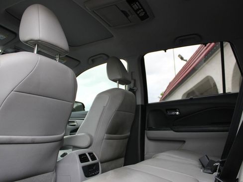 Used 2016 Honda Pilot Touring image 26