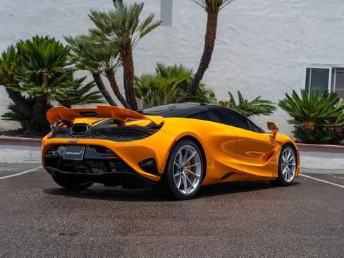 Used 2025 McLaren 750S RWD image 4