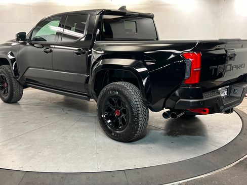 Used 2025 Toyota Tacoma TRD Off-Road image 3