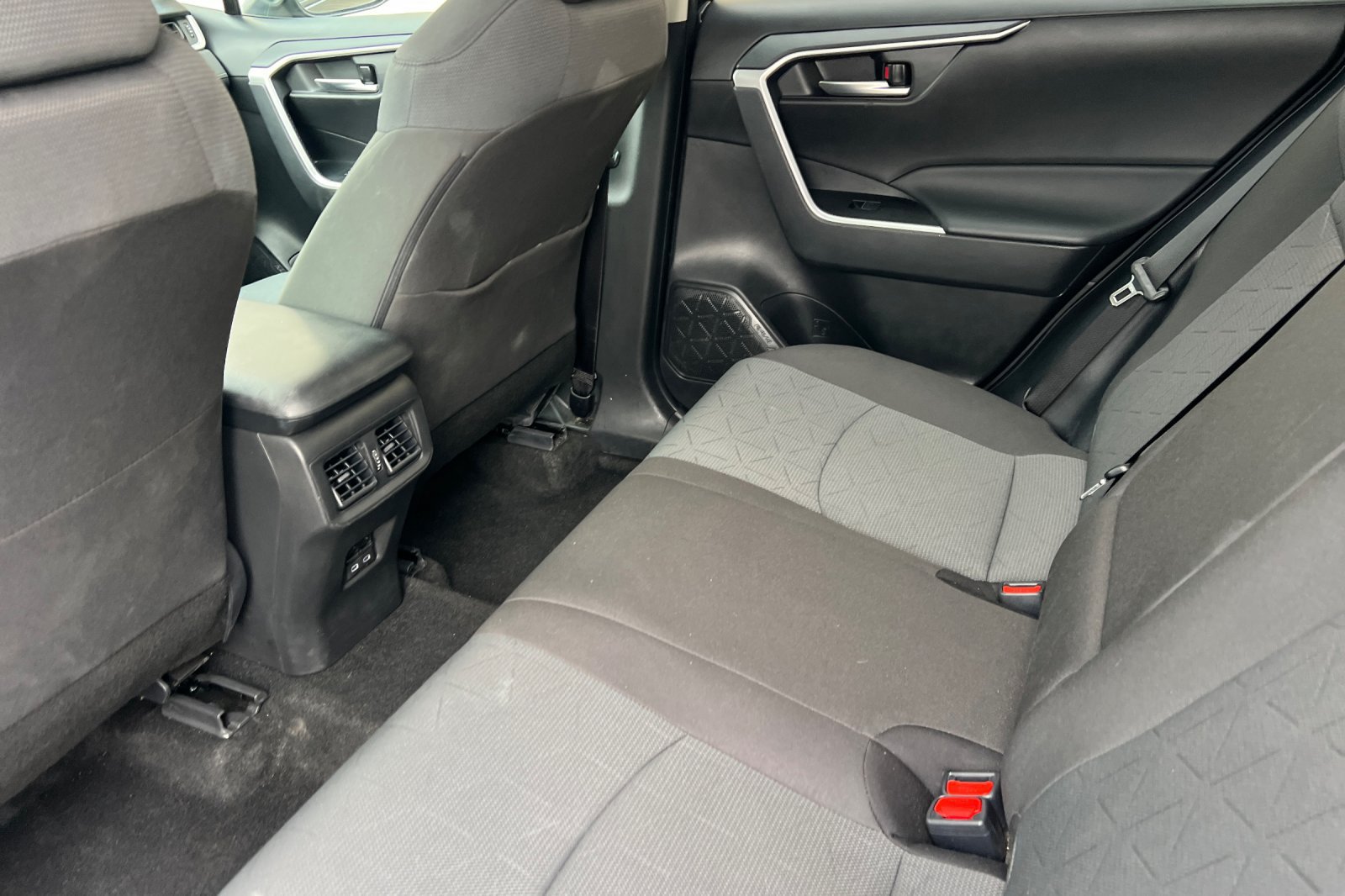 Used 2025 Toyota RAV4 XLE AWD/4WD image 17