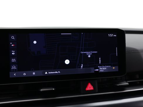 Used 2025 Kia Carnival FWD image 4