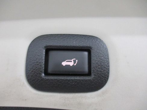 Used 2020 Nissan Rogue SV image 8