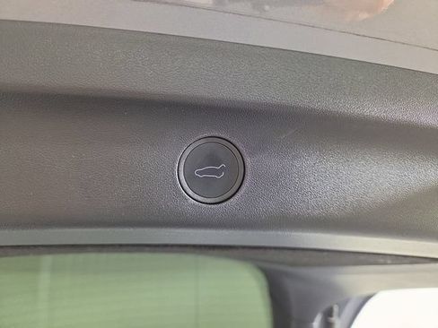 Used 2025 Tesla Model Y Long Range AWD/4WD image 37