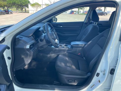 Used 2025 Nissan Altima 2.5 SV image 30