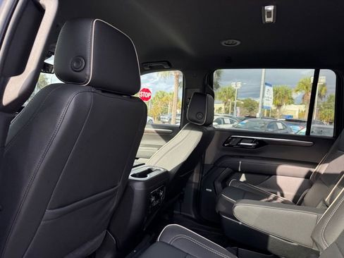 New 2025 Chevrolet Suburban Premier RWD image 18