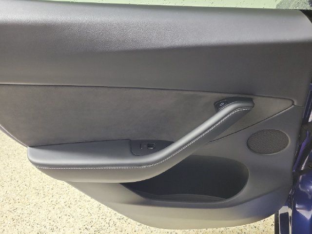 Used 2022 Tesla Model Y Long Range AWD/4WD image 14