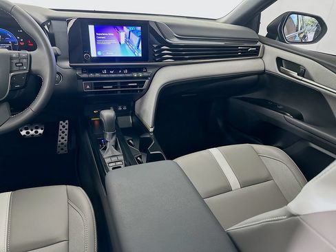 Used 2026 Toyota Camry SE w/ Convenience Package FWD image 24