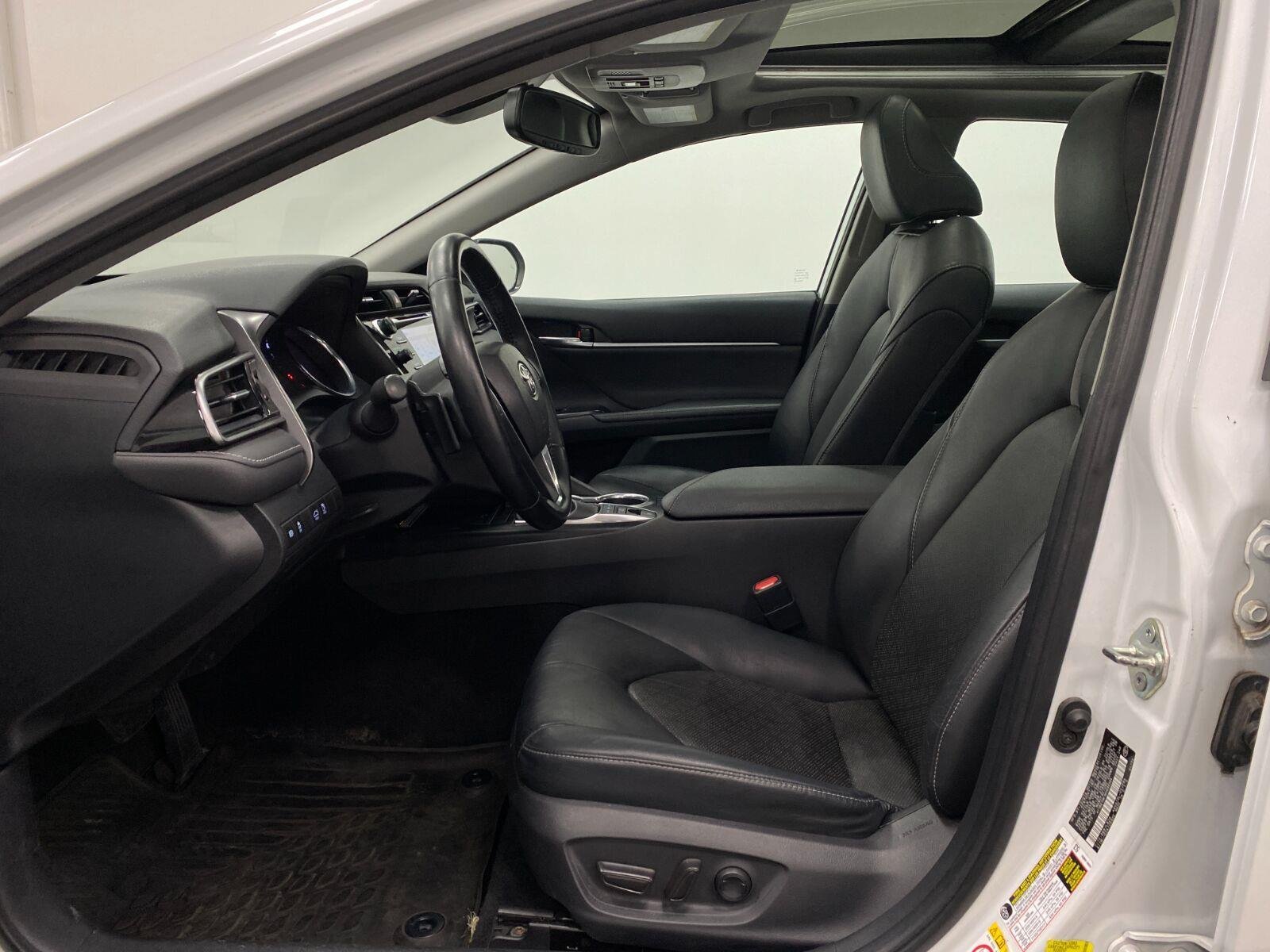 Used 2019 Toyota Camry XSE FWD image 30