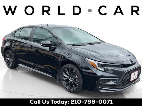Used 2025 Toyota Corolla SE FWD image 1