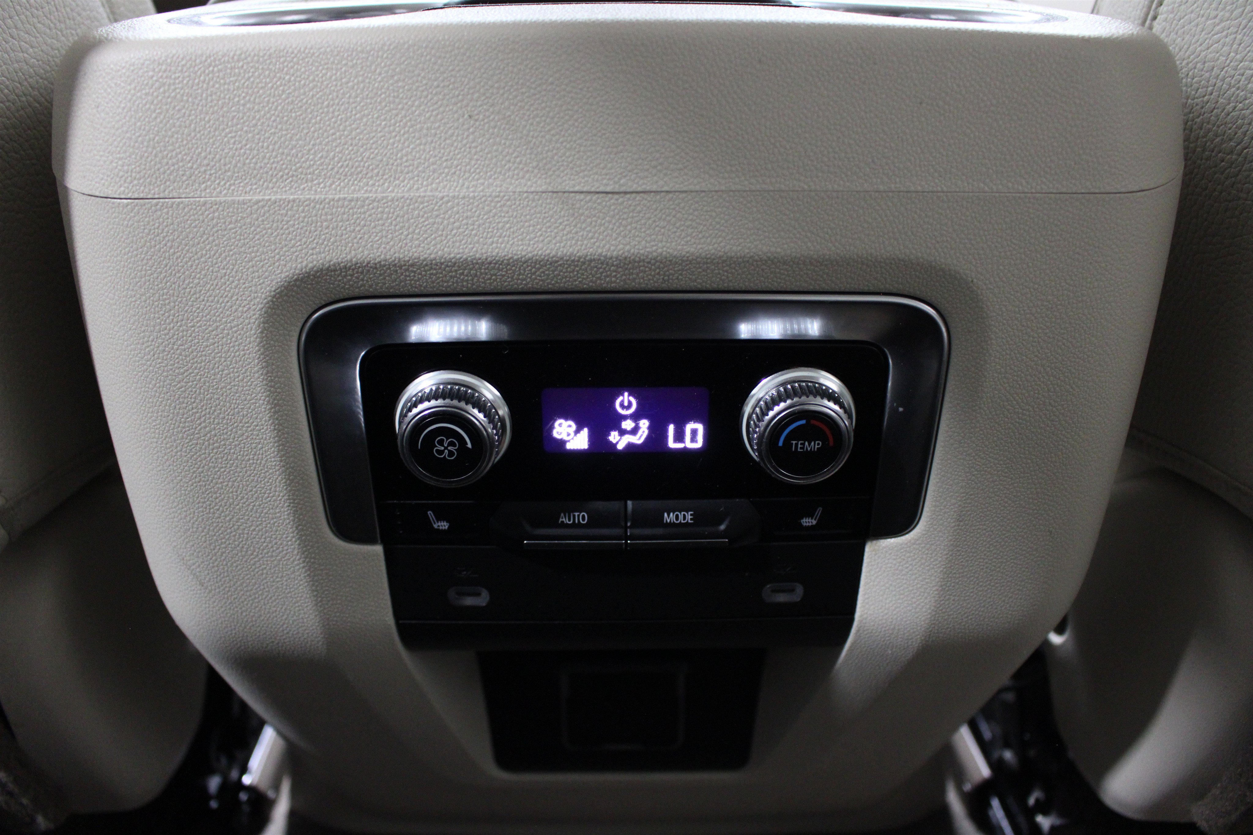 Used 2021 GMC Yukon Denali w/ Advanced Technology Package AWD/4WD image 22