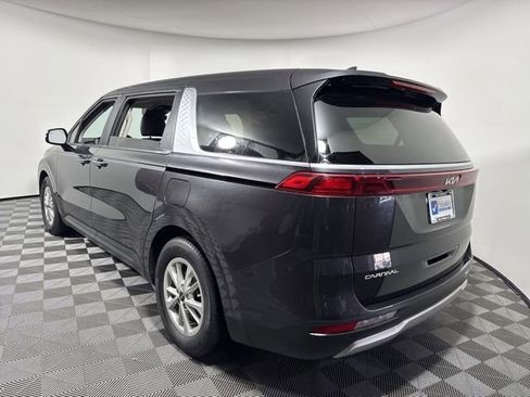 Used 2024 Kia Carnival LX FWD image 5