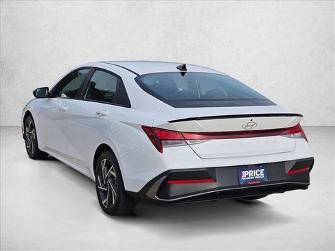 Used 2025 Hyundai Elantra Sport image 8