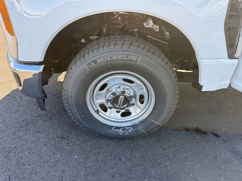 New 2026 Ford F250 XL w/ XL Chrome Package RWD image 14