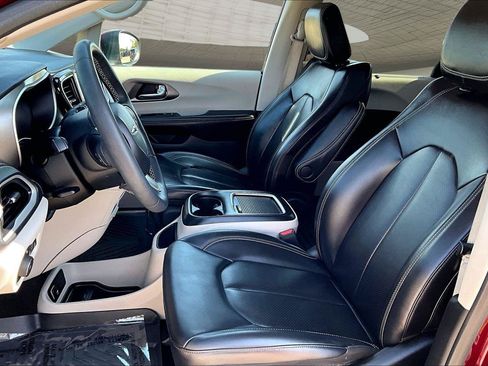 Used 2023 Chrysler Pacifica Touring-L AWD/4WD image 27