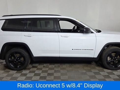 Used 2023 Jeep Grand Cherokee L Laredo image 9