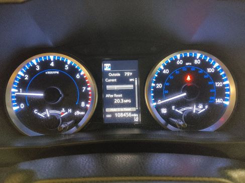Used 2018 Toyota Highlander LE FWD image 23