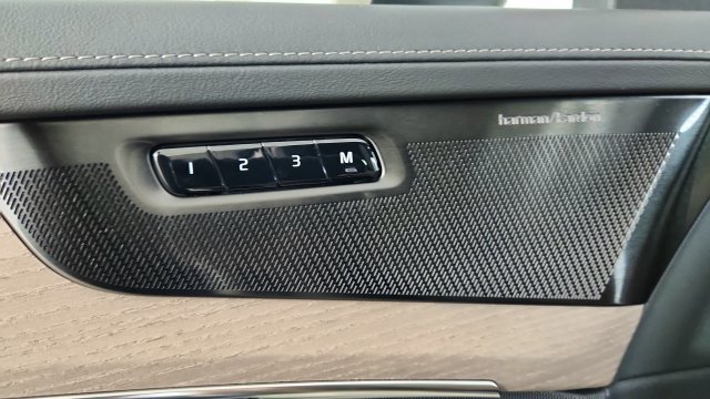 New 2026 Volvo XC90 T8 Plus w/ Protection Package Premier AWD/4WD image 11