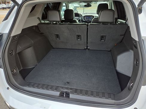 Used 2024 GMC Terrain SLT image 8