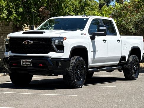 Used 2024 Chevrolet Silverado 2500 ZR2 AWD/4WD image 9