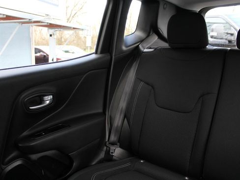 Used 2023 Jeep Renegade Latitude w/ Premium Group image 13