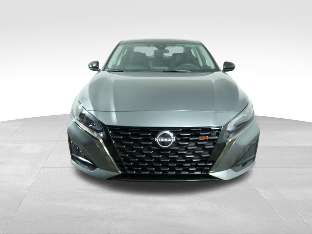 Used 2025 Nissan Altima 2.5 SR AWD/4WD image 3