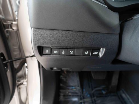 Used 2023 Toyota Venza Limited AWD/4WD image 11