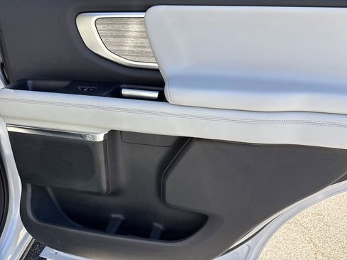 Used 2025 Ford Expedition Platinum AWD/4WD image 16