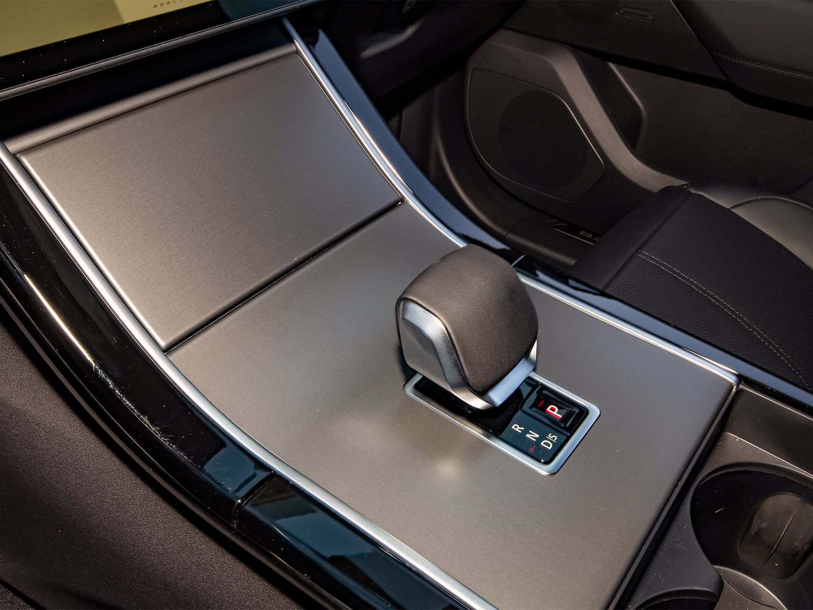 New 2026 Land Rover Range Rover Velar S AWD/4WD image 28