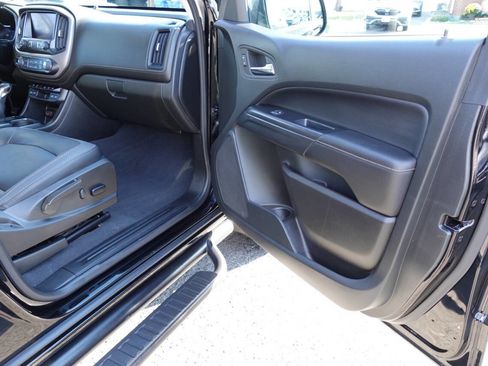 Used 2022 GMC Canyon AT4 image 33