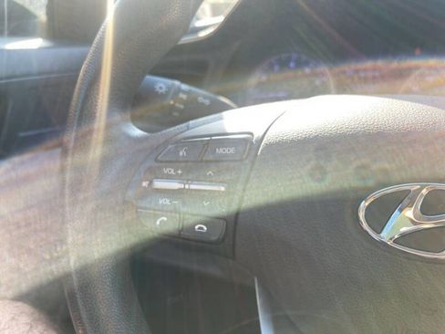 Used 2020 Hyundai Elantra SEL image 13